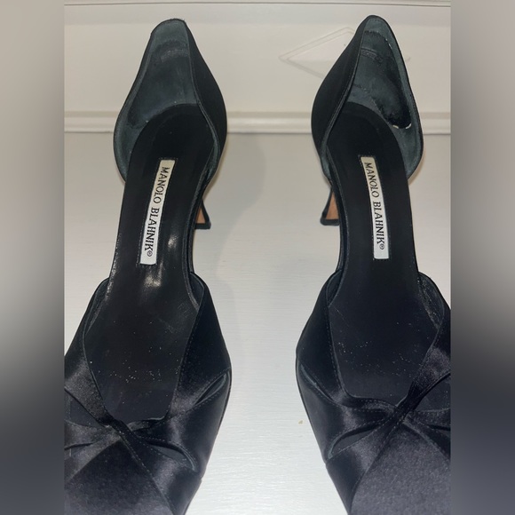 Manolo Blahnik black satin dress shoes. - Picture 4 of 9